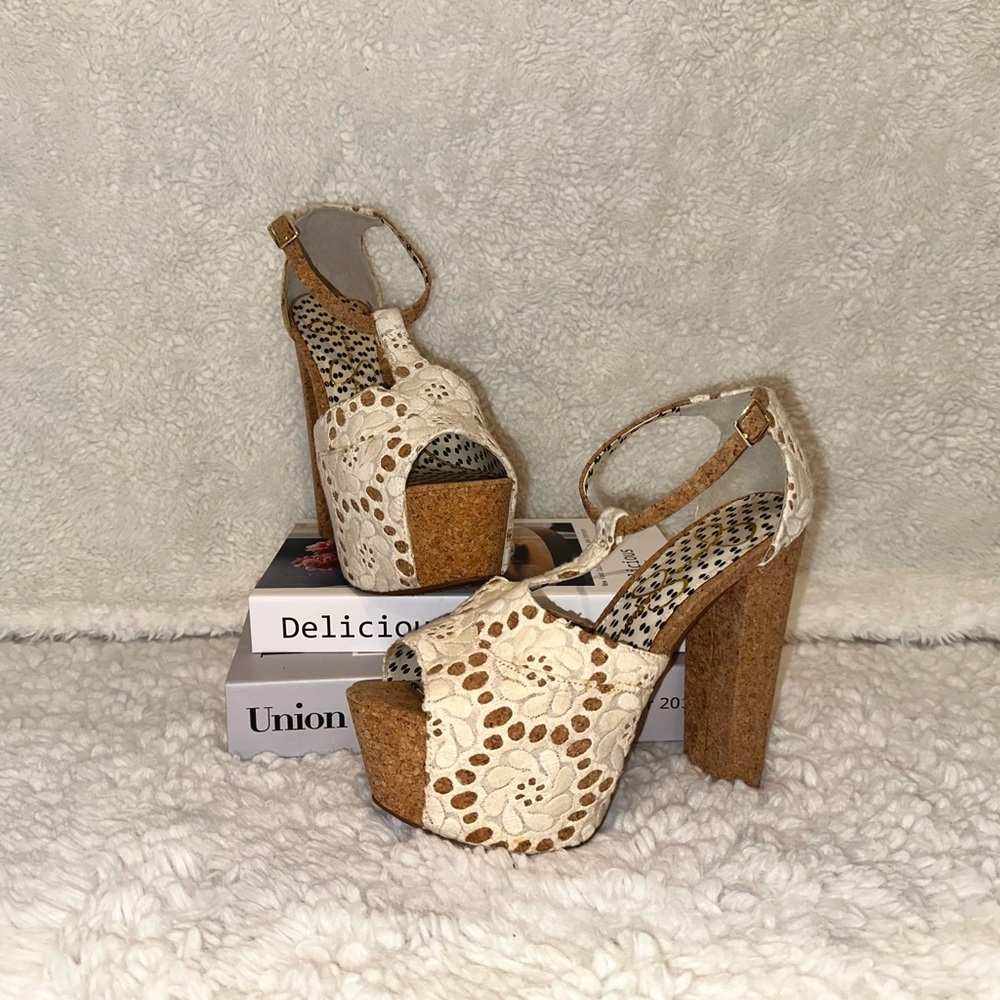 Jessica Simpson Pumps